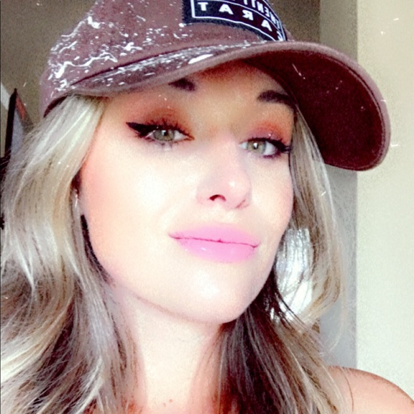 Meet your Posher, Megan - Picture 1 of 4